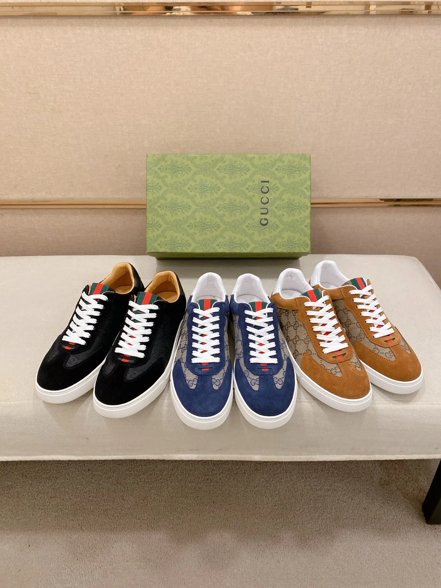Factory price: 440💰 (GUCCI) The latest model from the official website 🎁🎁Casual and fashionable men's shoes👟, hot style 💥The version is simple and elegant, exclusive for trendy men. Unique official website latest brand elements 👑Gucci original decoration, fashionable and generous, the fabric is original cowhide ✅sheepskin lining, the official website specifies wear-resistant casual outsole, the classic model is taken in kind at the counter🎬38-44 (45 is not returned or exchanged)